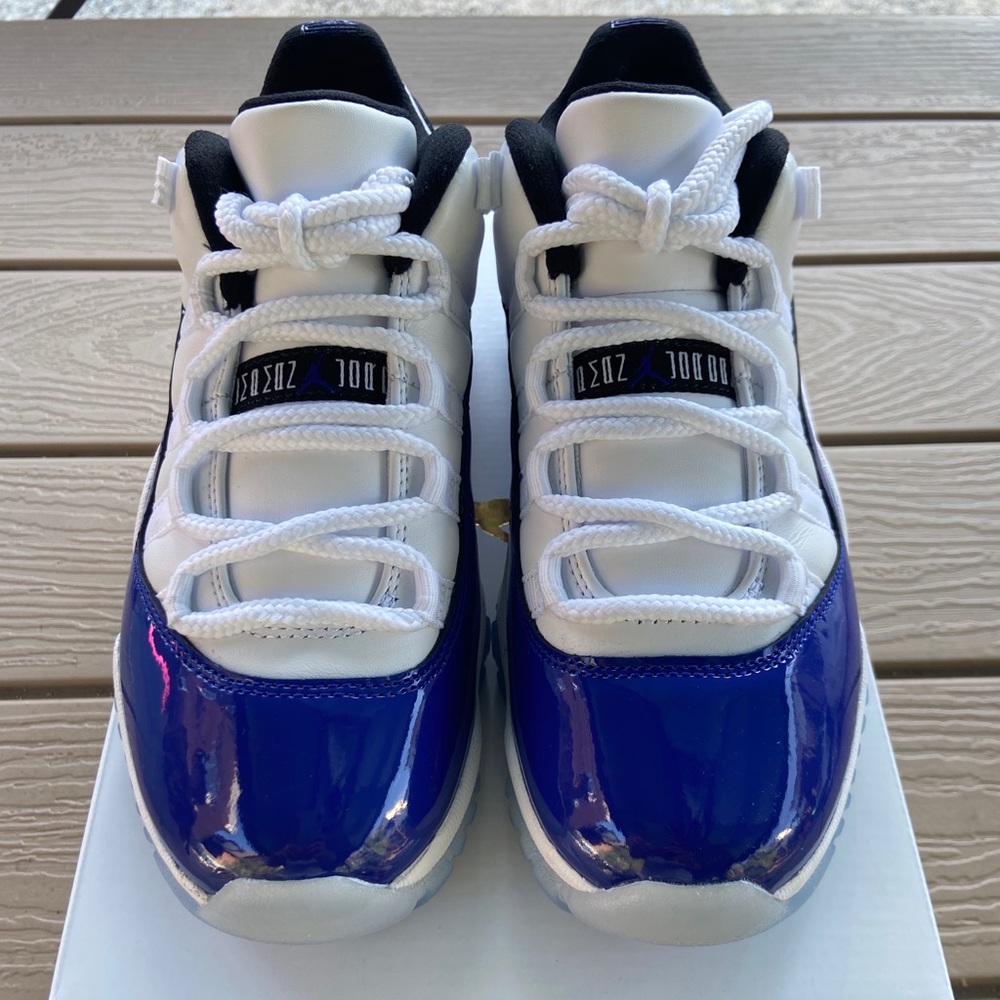 Jordan 11 white low concords